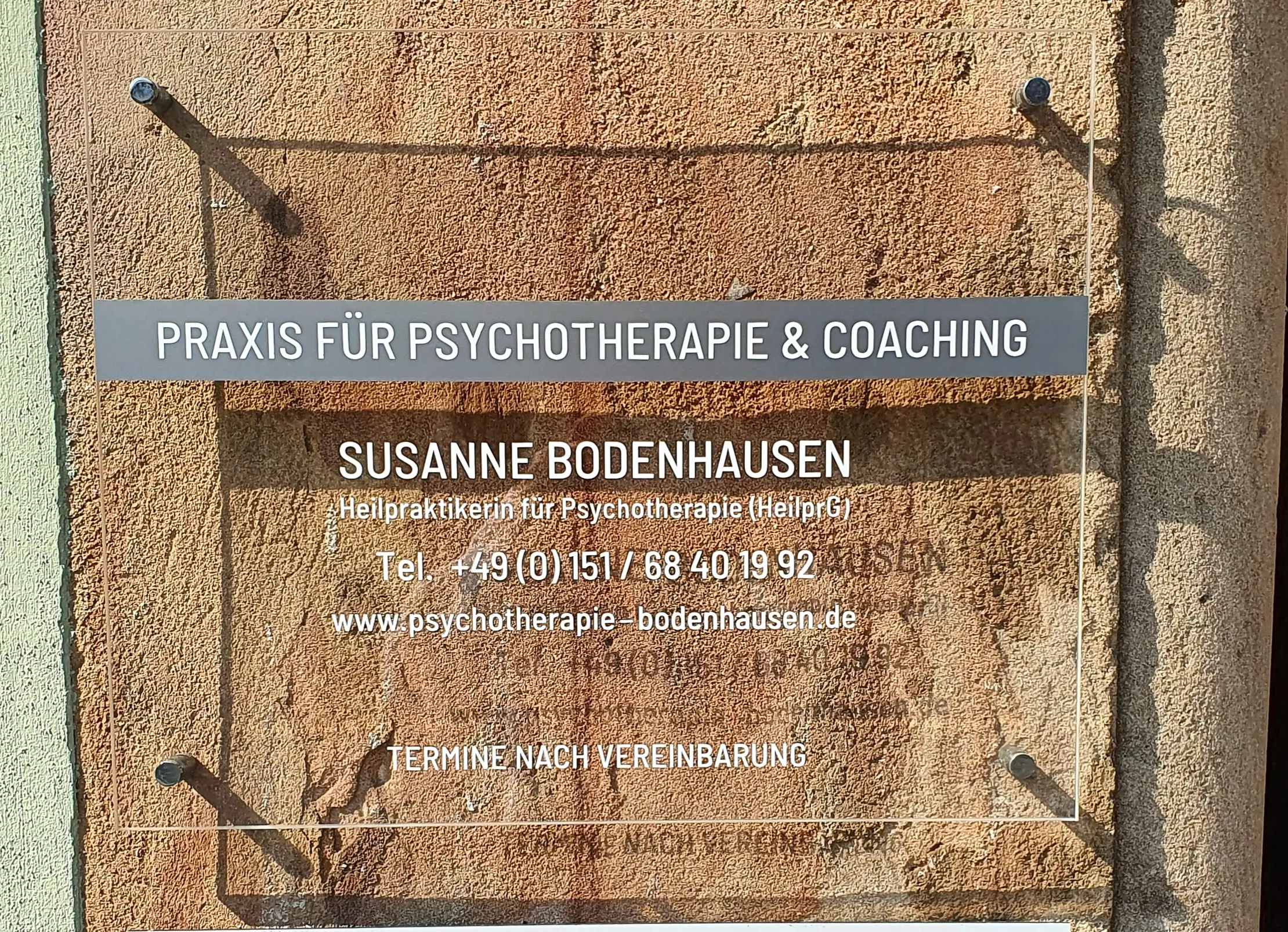 Außenschild der Praxis von Susanne Bodenhausen